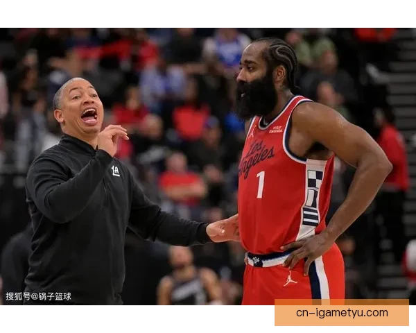 泰伦卢提前投降哈登独撑 小卡沮丧离场观赛